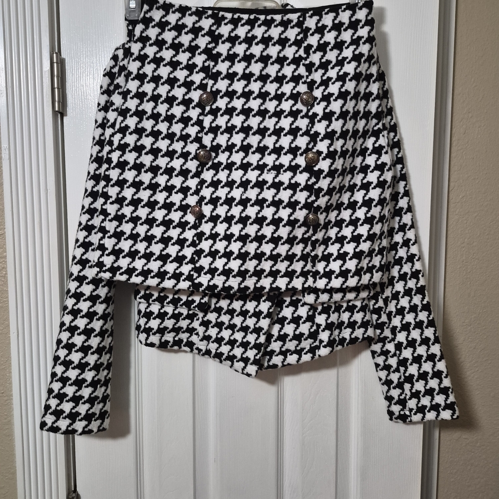 Stylish Black and White Houndstooth Women's 2pc Suit - Picture 2 of 3